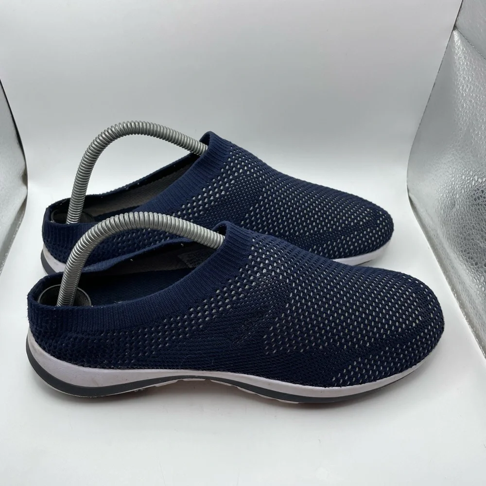 L.L Bean Summer mesh women’s blue slip on sneakers size 8.5